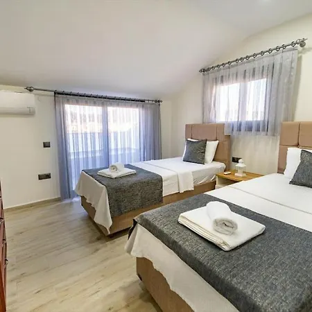 Villa Merkezde Muhtesem Havuzlu Fethiye